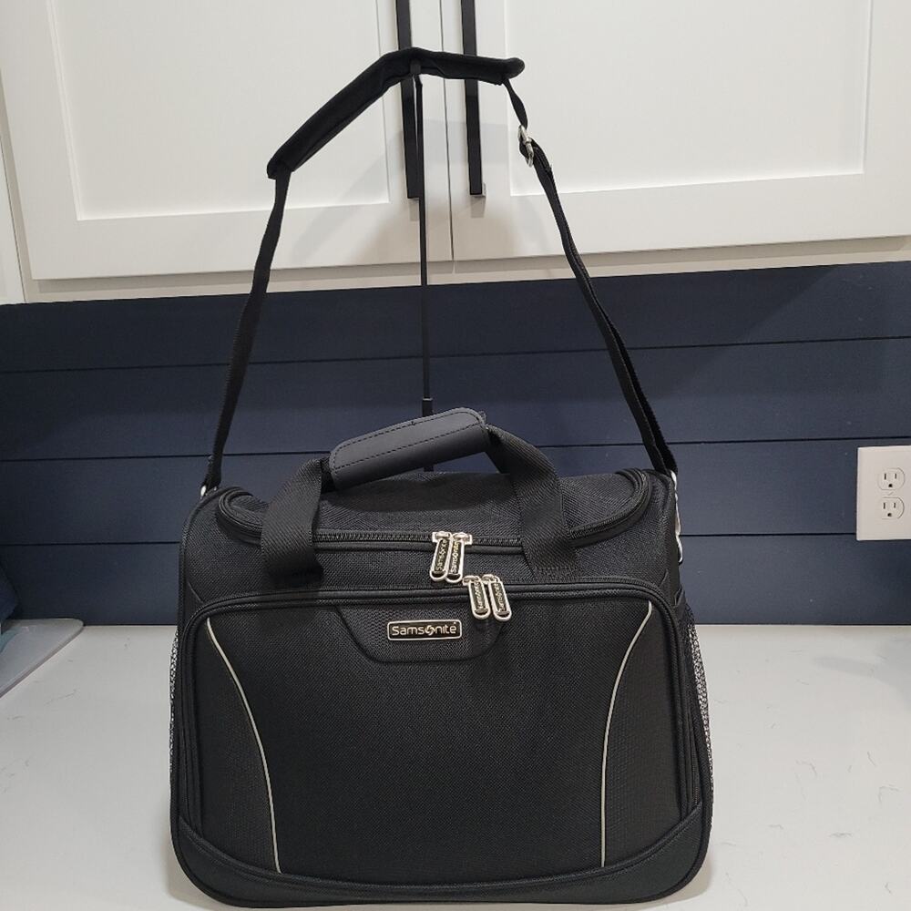 Samsonite Travel Tote Laptop Sleeve Zippered pockets EUC Measurements in photos